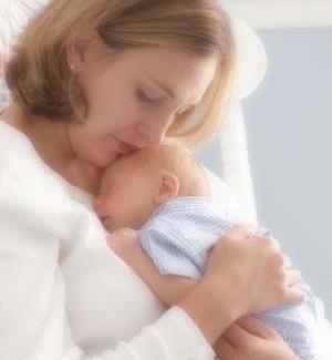 طریقه صحیح شیر دادن به نوزاد با عکس