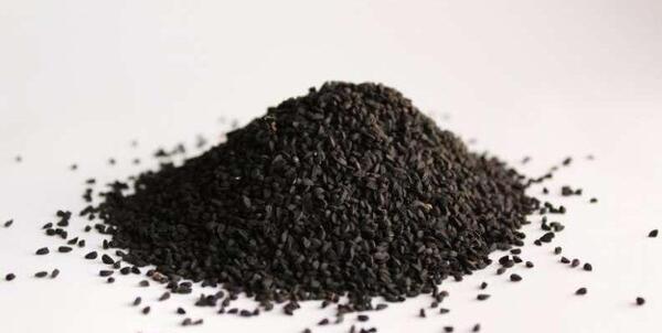 عکس روغن سیاه دانه برای مو