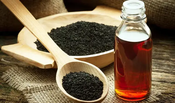 عکس روغن سیاه دانه برای مو