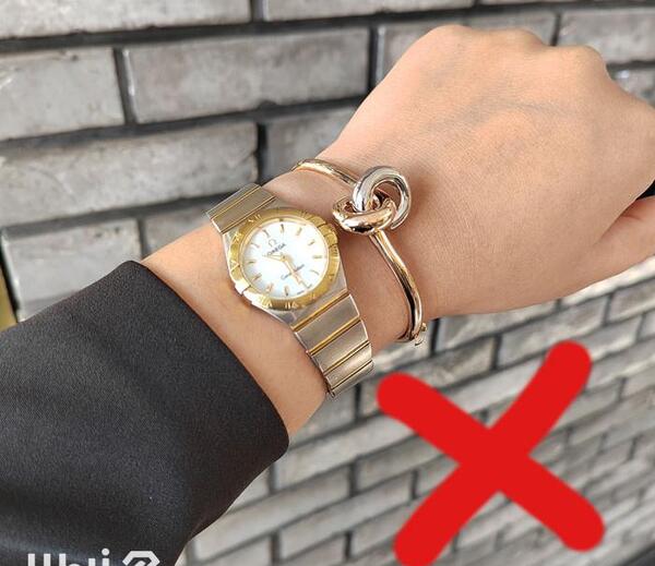 عکس ساعت با دستبند