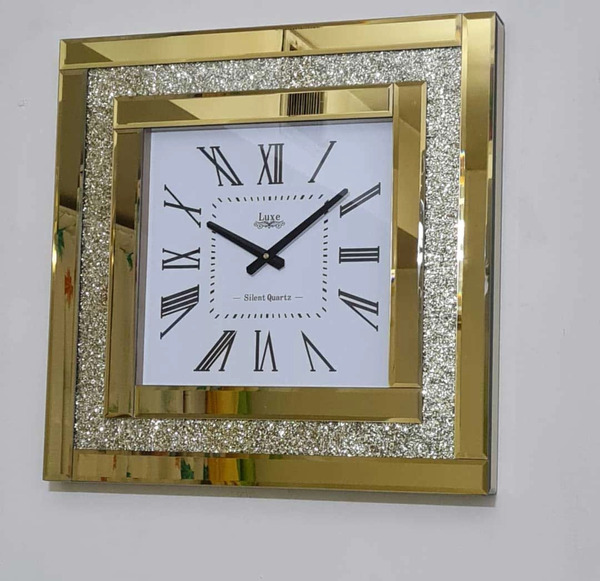 عکس ساعت دیواری نگین دار