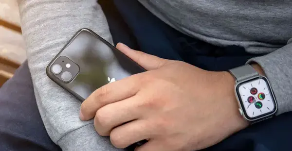 عکس صفحه گوشی با ساعت