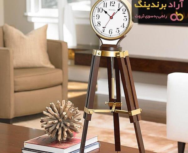عکس ساعت سه پایه ایستاده