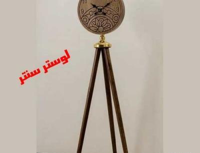 عکس ساعت سه پایه ایستاده