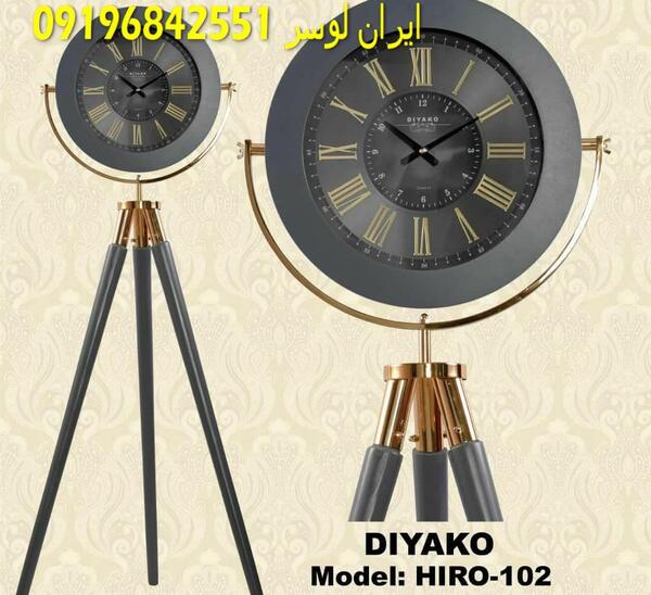 عکس ساعت سه پایه ایستاده