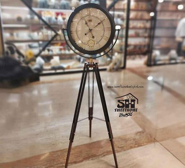 عکس ساعت سه پایه ایستاده