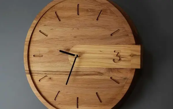 عکس ساعت دیواری چوبی جدید