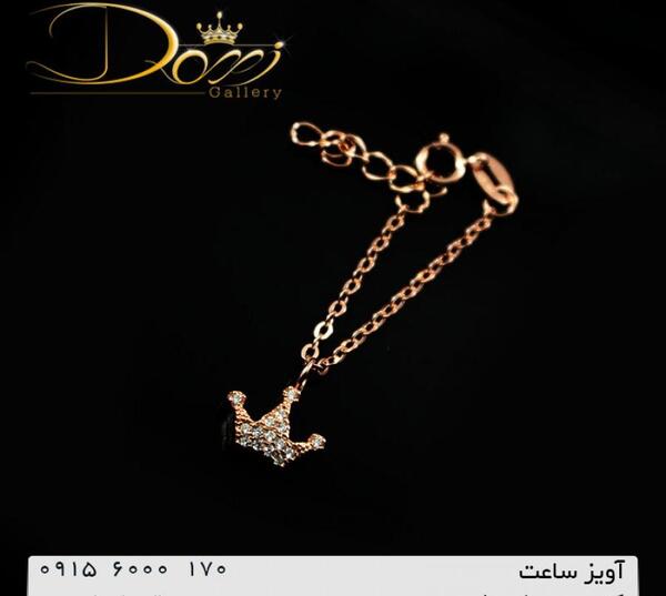 عکس آویزان ساعت