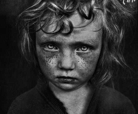 عکس سیاه و سفید کودک