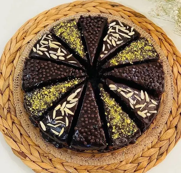 عکس تزیین ساده کیک خانگی