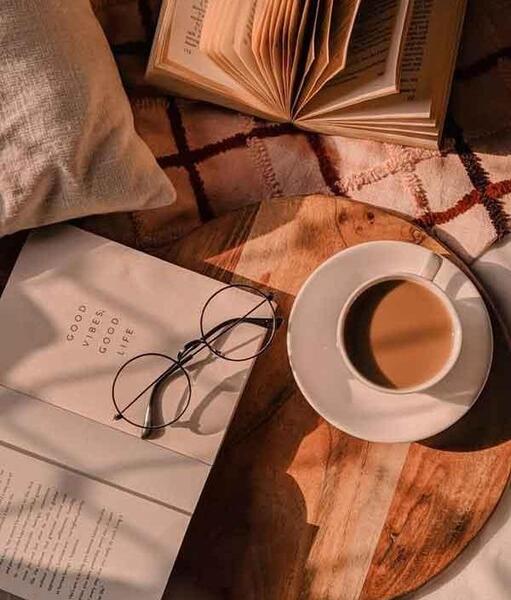 عکس کتاب ساده برای پروفایل