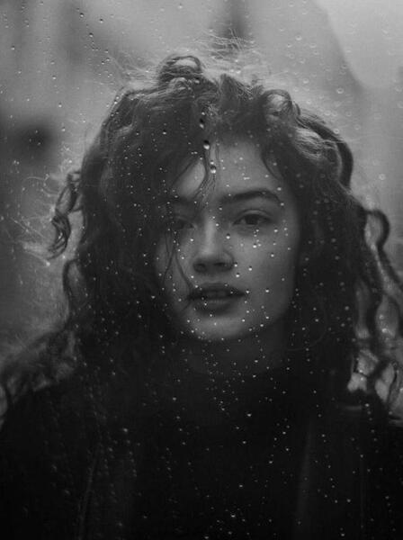 عکس دختر سیاه سفید لاتی