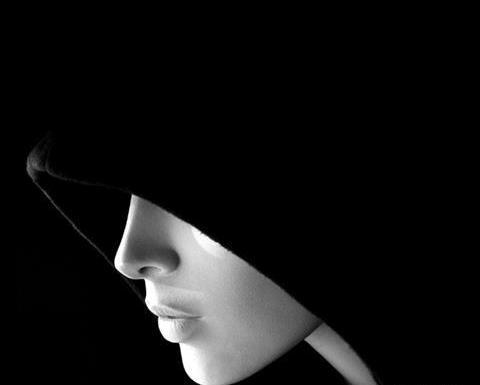 عکس سیاه و سفید از ماه
