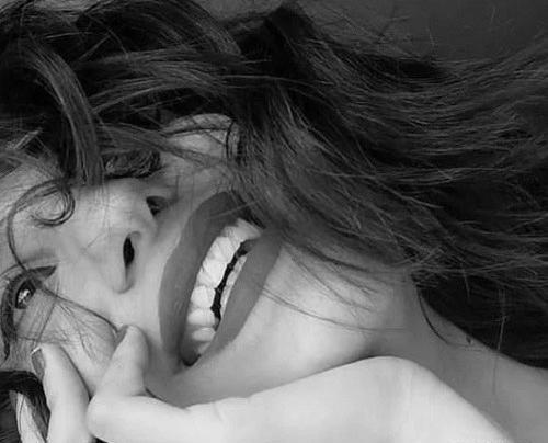 شاخ عکس دخترونه سیاه و سفید لاکچری