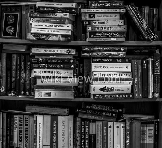 عکس کتابخانه سیاه و سفید