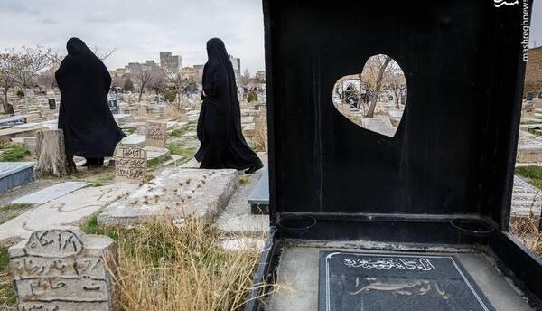 عکس قبرستان سیاه سفید