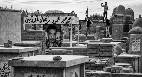 عکس قبرستان سیاه سفید