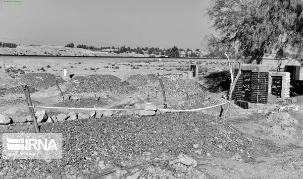 عکس قبرستان سیاه سفید