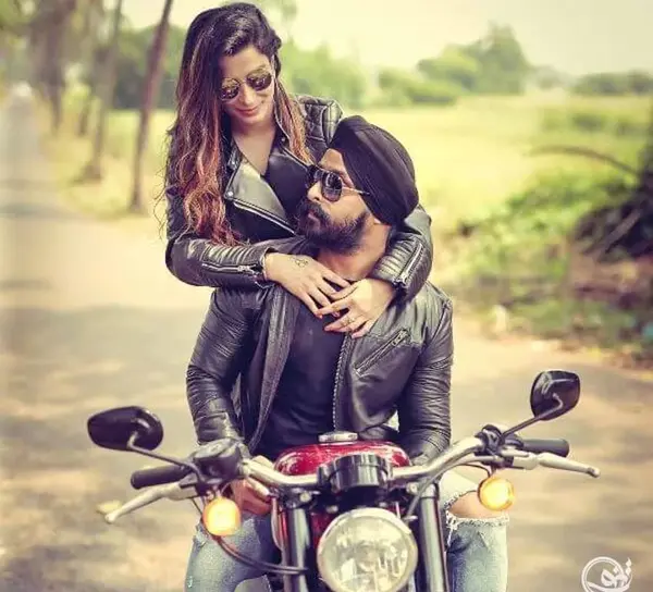 ژست عکس دونفره سیاه سفید
