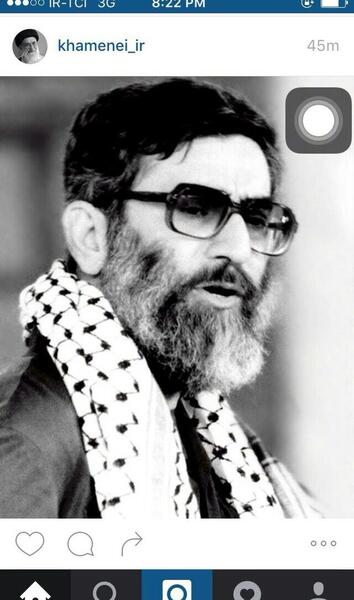 عکس سیاه و سفید رهبر