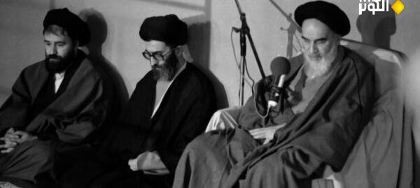 عکس سیاه سفید از رهبر