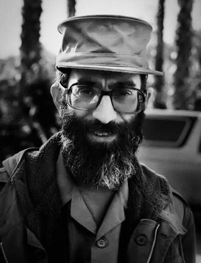 عکس سیاه و سفید از رهبر