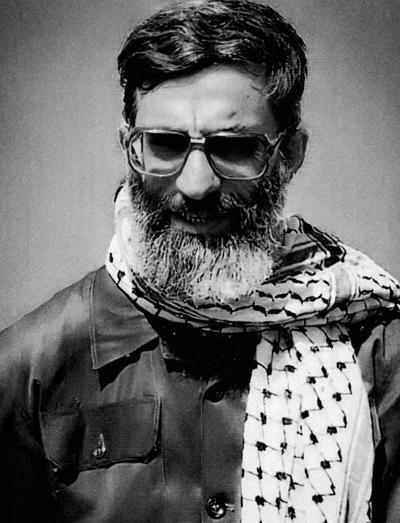 عکس سیاه و سفید از رهبر