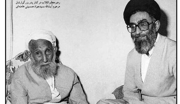 عکس سیاه و سفید از رهبر