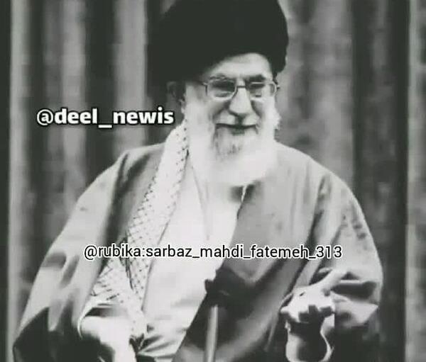 عکس سیاه و سفید از رهبر