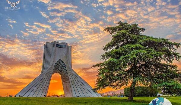 عکس سیاه و سفید برج آزادی