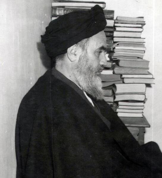 عکس سیاه و سفید از امام خمینی