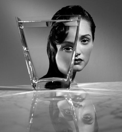 عکس سیاه و سفید شکسته
