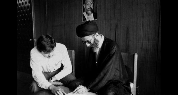 عکس سیاه و سفید رهبری
