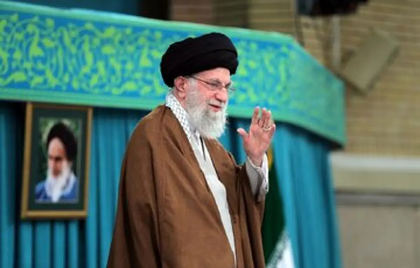 عکس سیاه و سفید رهبری