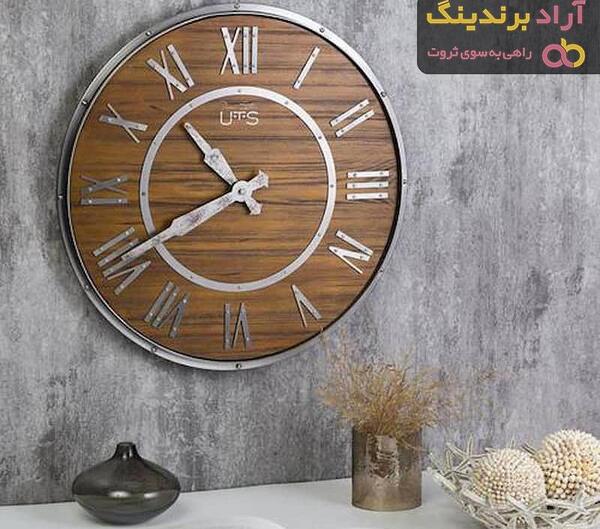 عکس ساعت دیواری چوبی سفید