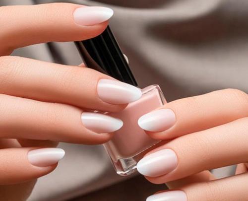 عکس ناخن بلند طبیعی لاک زده