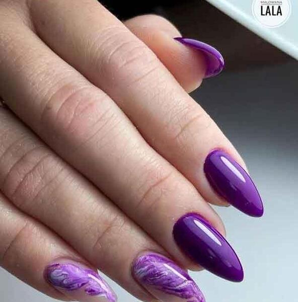 عکس ناخن بنفش کم رنگ