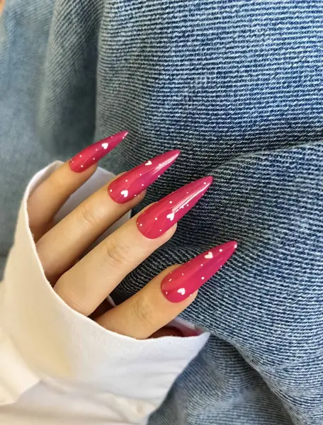 عکس ناخن تیز صورتی