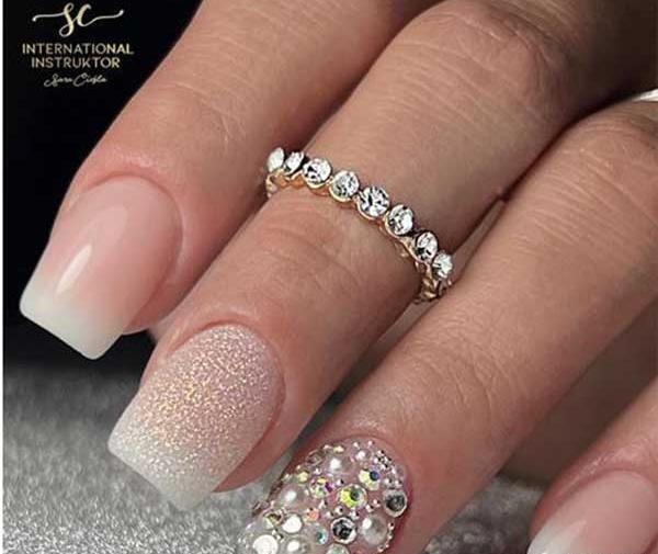 عکس کاشت ناخن دخترانه کوتاه ساده