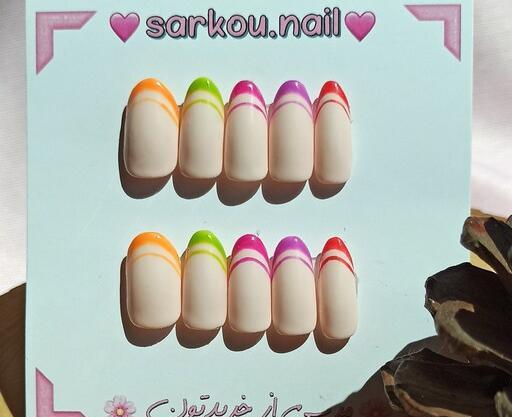 عکس ناخن مصنوعی رنگارنگ