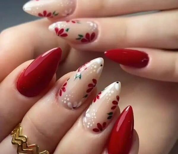 عکس مدل طراحی ناخن رنگ قرمز