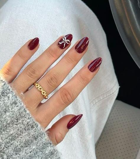 عکس کاشت ناخن دخترانه رنگ قرمز