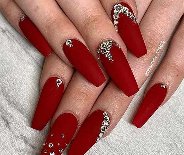 عکس کاشت ناخن دخترانه رنگ قرمز