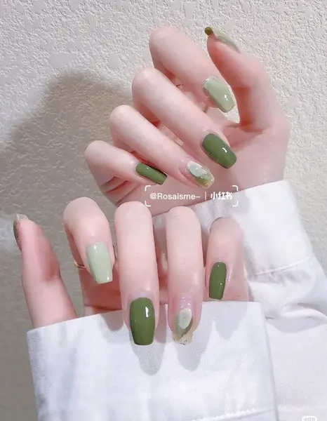 عکس ناخن رنگ سبز
