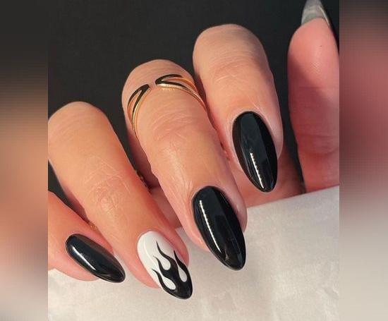 عکس کاشت ناخن رنگ سیاه و سفید
