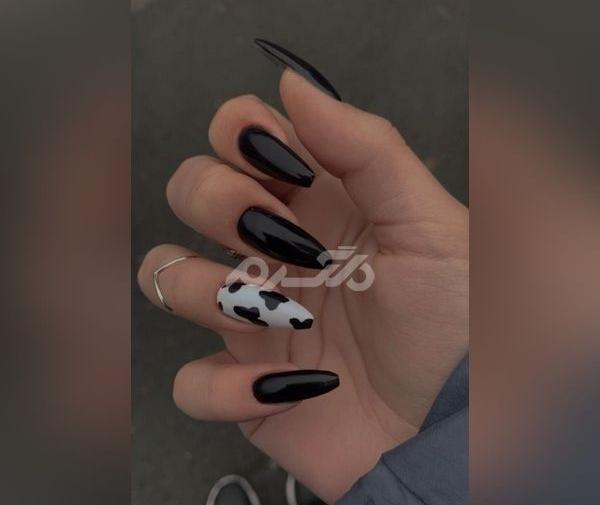 عکس کاشت ناخن رنگ سیاه و سفید