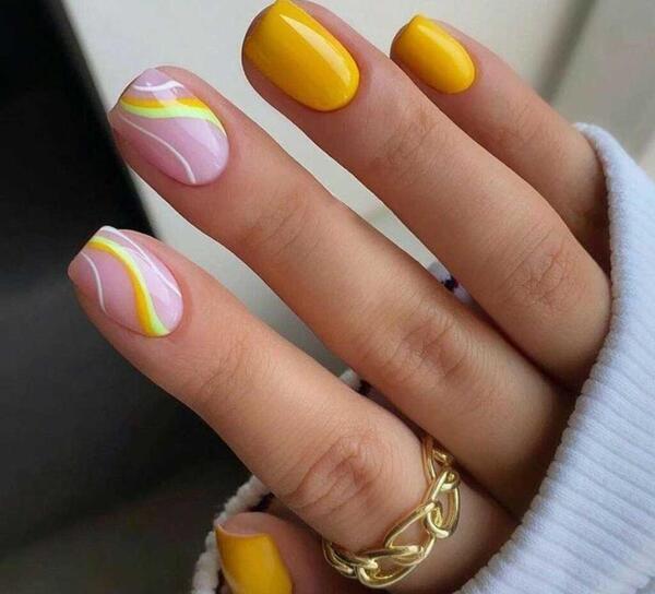 عکس ناخن زرد ساده