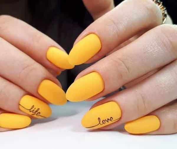عکس ناخن زرد ساده