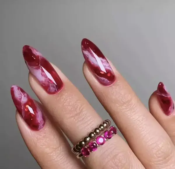 عکس ناخن زرشکی ساده
