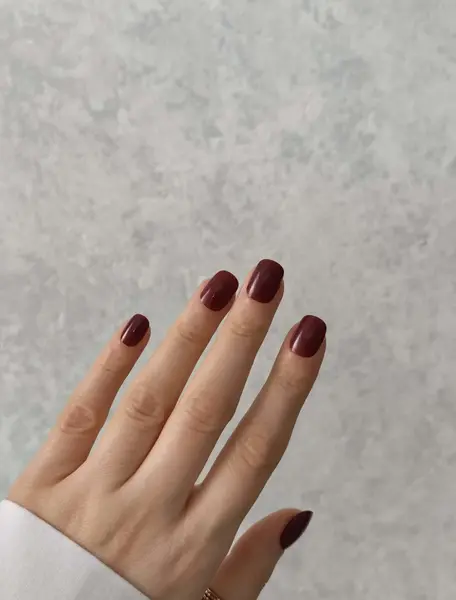 عکس ناخن زرشکی ساده